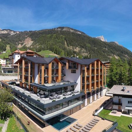 Ciampedie Luxury Alpine Spa Hotel Vigo di Fassa Exterior foto